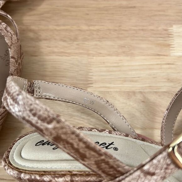 Easy Street Trissa Heel Rand Pumps- Natural Snakeskin/Gold Rand- Size 8.5 W - Picture 7 of 9